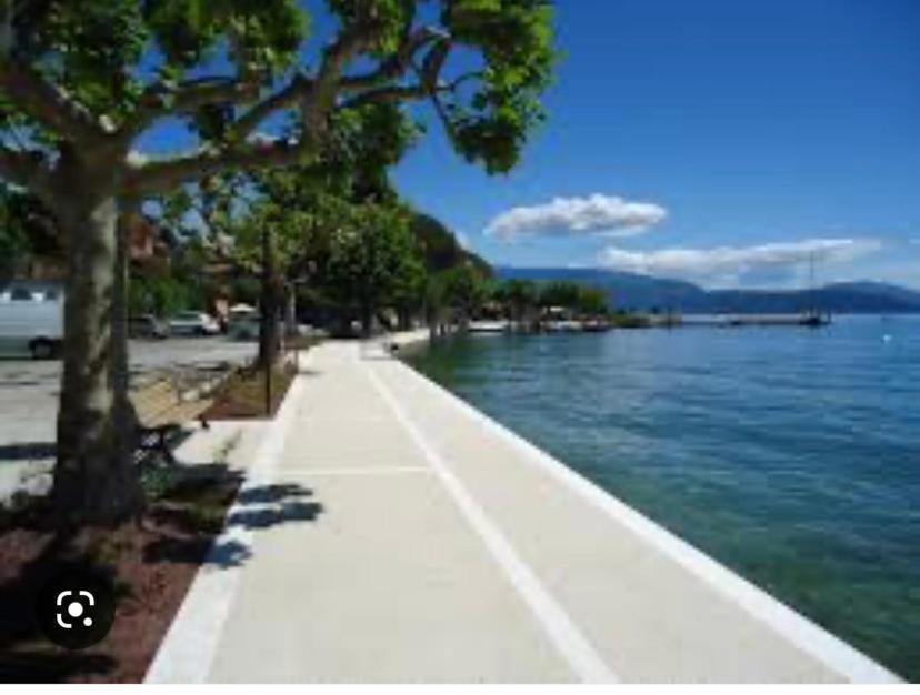 Casa Vacanze Gardiolina San Felice del Benaco Bagian luar foto