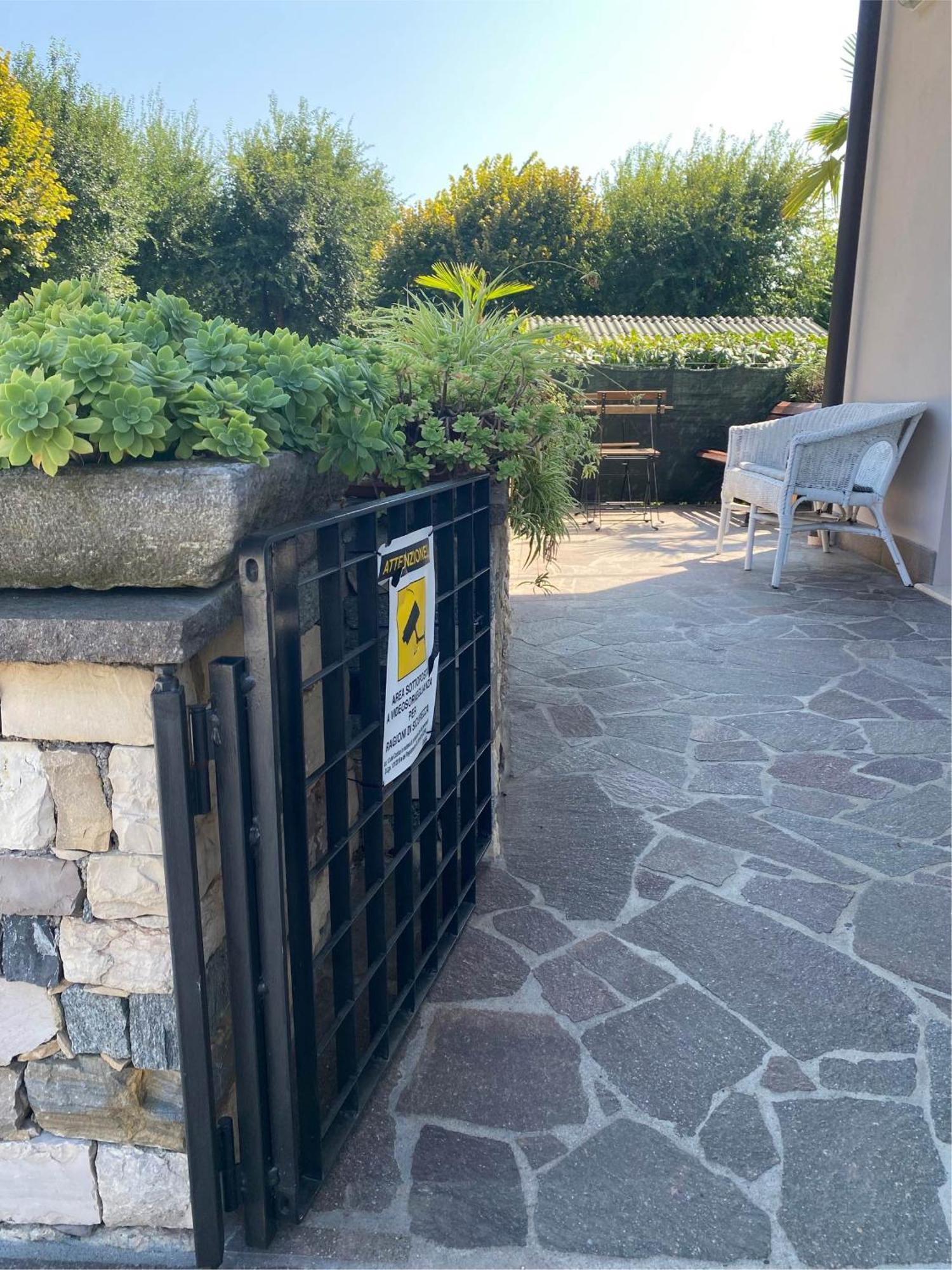 Casa Vacanze Gardiolina San Felice del Benaco Bagian luar foto